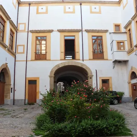 Resuttano Apartment