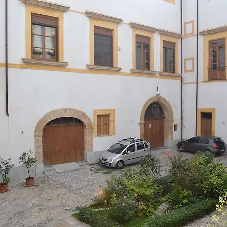 Apartment Resuttano *